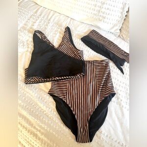 Baiia bikini set
US10/AUS14 
top and bottom same size 
Color = The Valencia